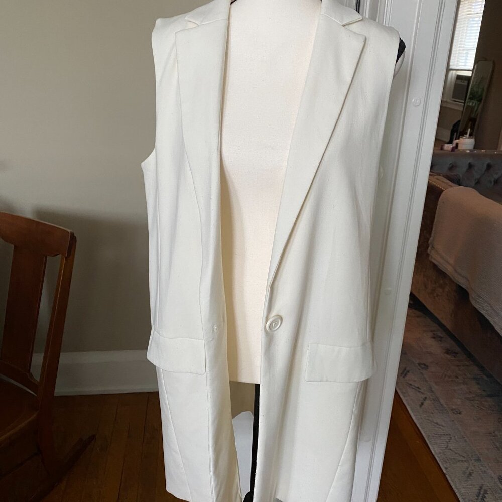 cupcakes and cashmere White Collared Single-Breasted Long Vest | Size 10 - Picture 3 of 8